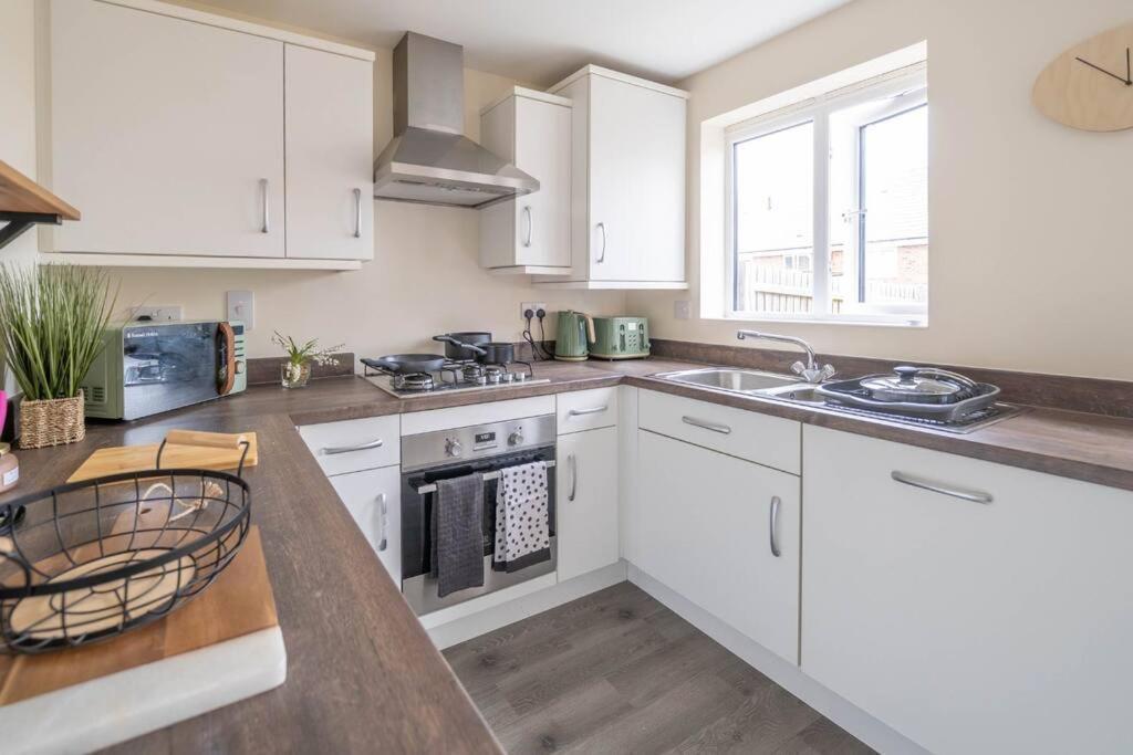 Good For Company Let 2-Bed In Coventry 2X Parking Apartman Kültér fotó